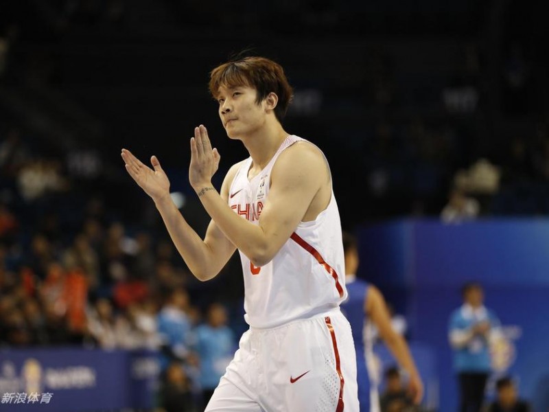 南京青奥园男篮大捷 红队狂胜香港启征程
