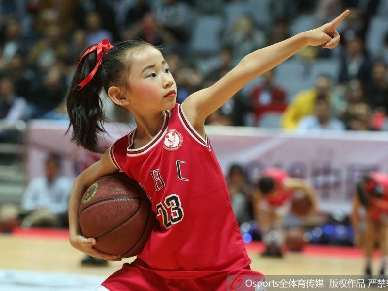 绿茵追风少年：从帕米尔高原到聚光灯下，足球小将的热血征途