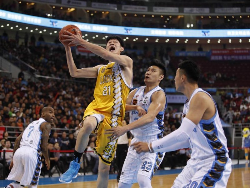 京城攻防，广厦登顶：胡金秋引领半程冠军之夜