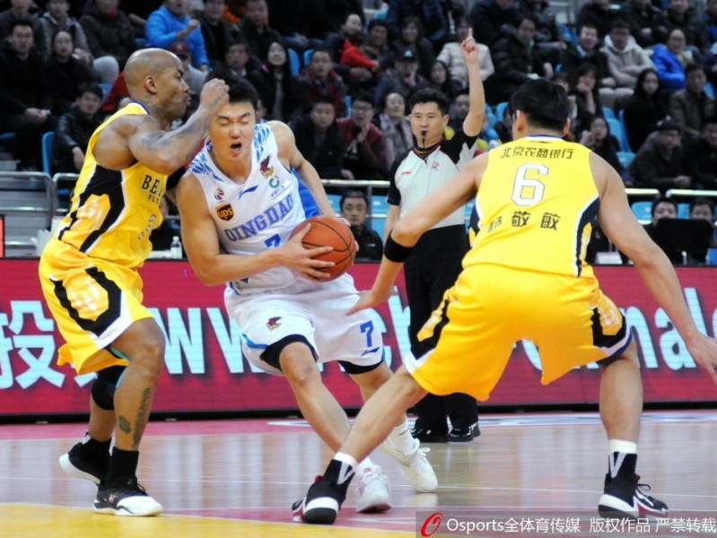 京城铁骑狂飙三分雨，青岛国信双星主场饮恨