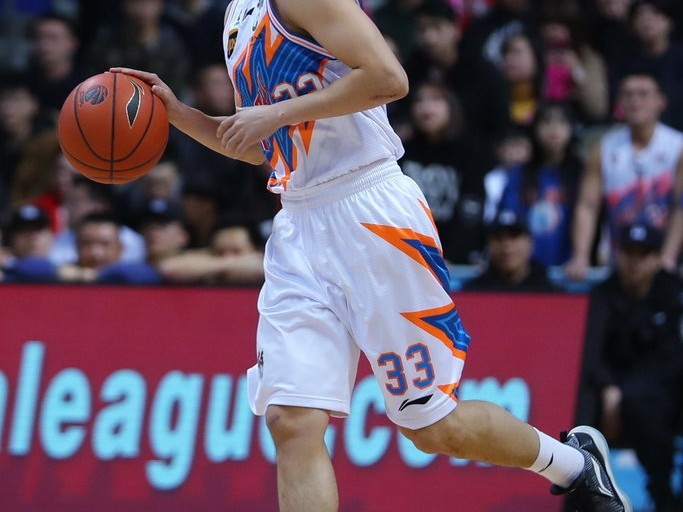 京沪生死战：王骁辉绝命三分刺穿上海，北京男篮逆境扳回一城