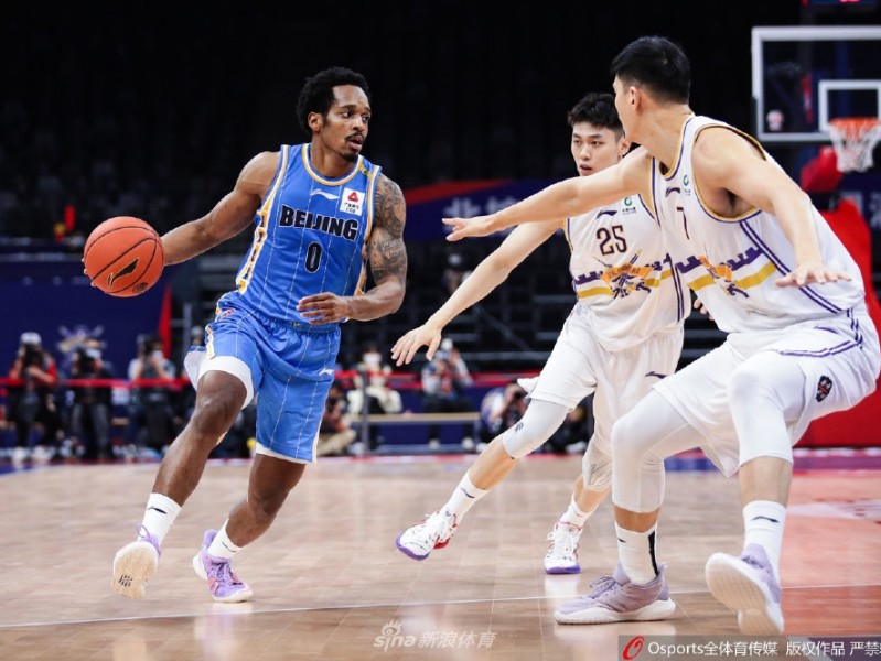 京城德比烽火再燃，首钢铁骑踏破北控防线