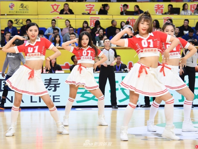 青春热舞点燃赛场：走近CBA篮球宝贝的幕后故事