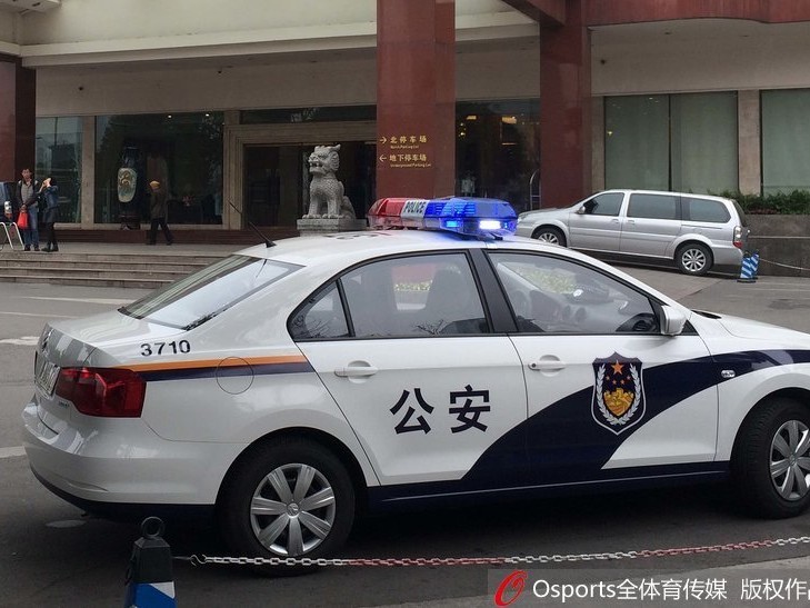 锦江宾馆门前的寂静与喧嚣：回溯CBA总决赛上的那一夜