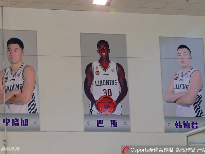 辽篮新援巴斯首秀幽默感 一句“有科比在”逗乐全队