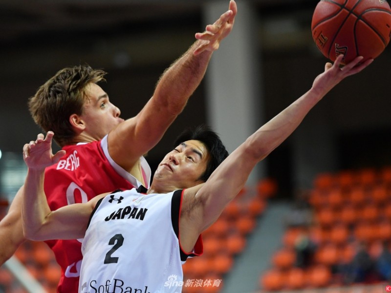 大运会男篮激战：挪威末节爆发力克日本，亚洲劲旅小组赛惜败