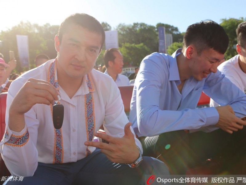 冠军荣耀铭刻天山：回看新疆男篮那年豪车授勋与热血征途