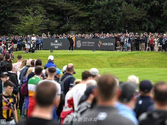 爱尔兰公开赛波兰球手创历史夺冠 赛场温情瞬间与激烈角逐并存