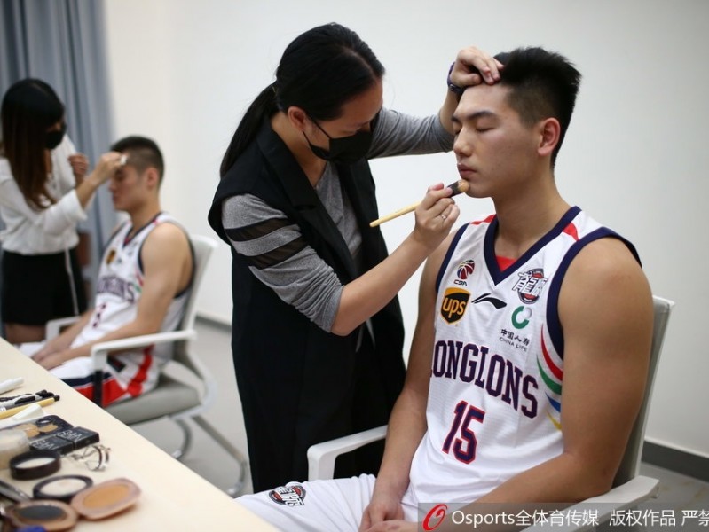 探营广州龙狮新赛季出征 镜头内外尽显岭南雄风