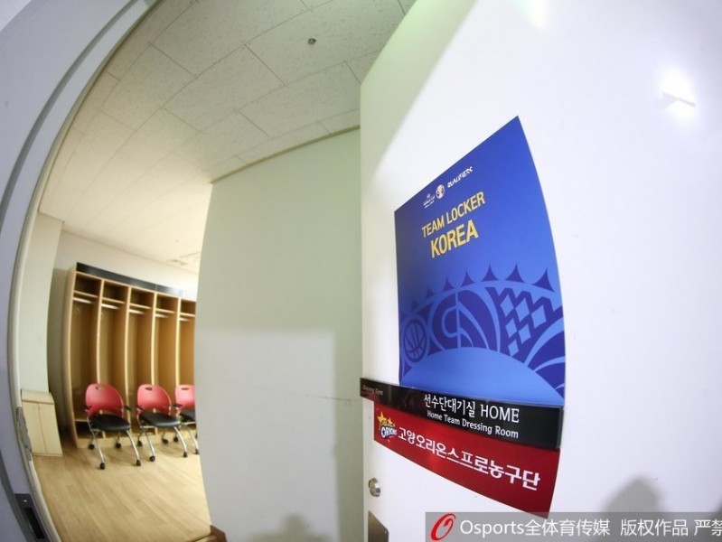 探秘世预赛中国男篮红队更衣室