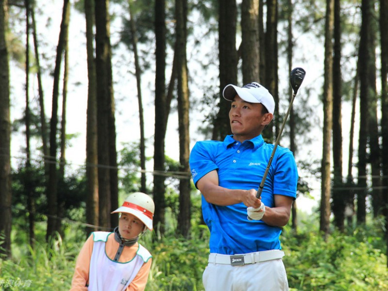 业巡赛广东站青春对决银山球场见证钟成恩尹曦晨首冠荣耀