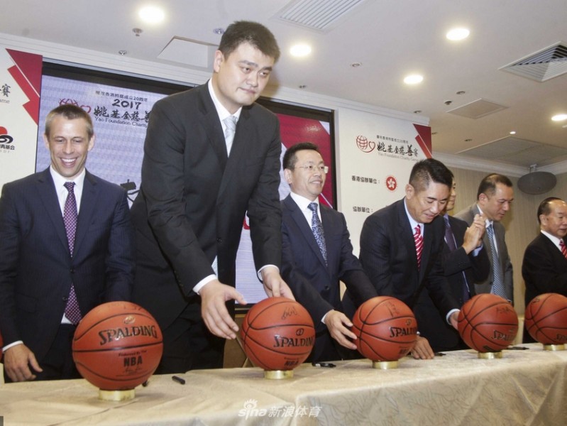 姚明香港出席姚基金慈善赛记者会 以体育人践行公益初心