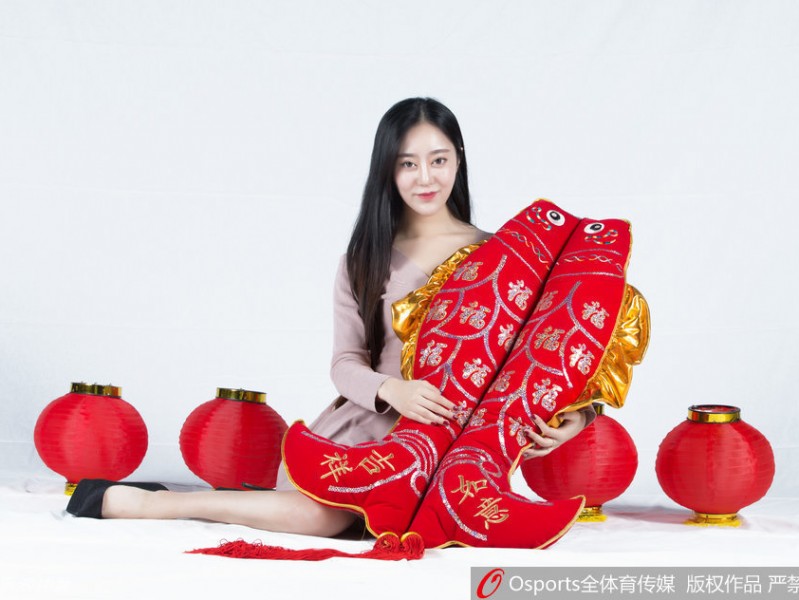 江苏同曦啦啦队新春写真光影间跃动青春活力