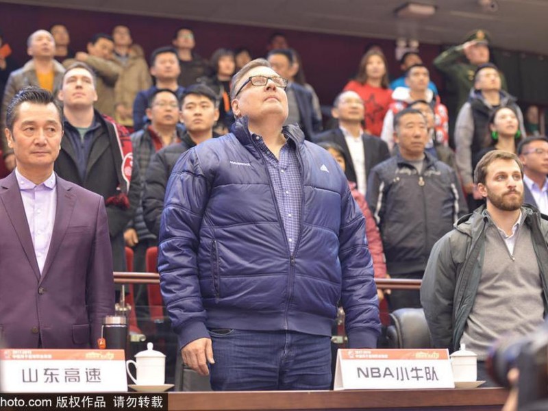 达拉斯情缘：小尼尔森济南观战，见证丁彦雨航领军主场大胜八一