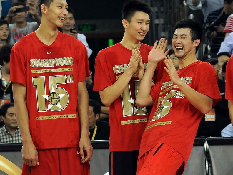 铁血战场下的柔情兄弟：易建联与丁锦辉的“神仙友谊”