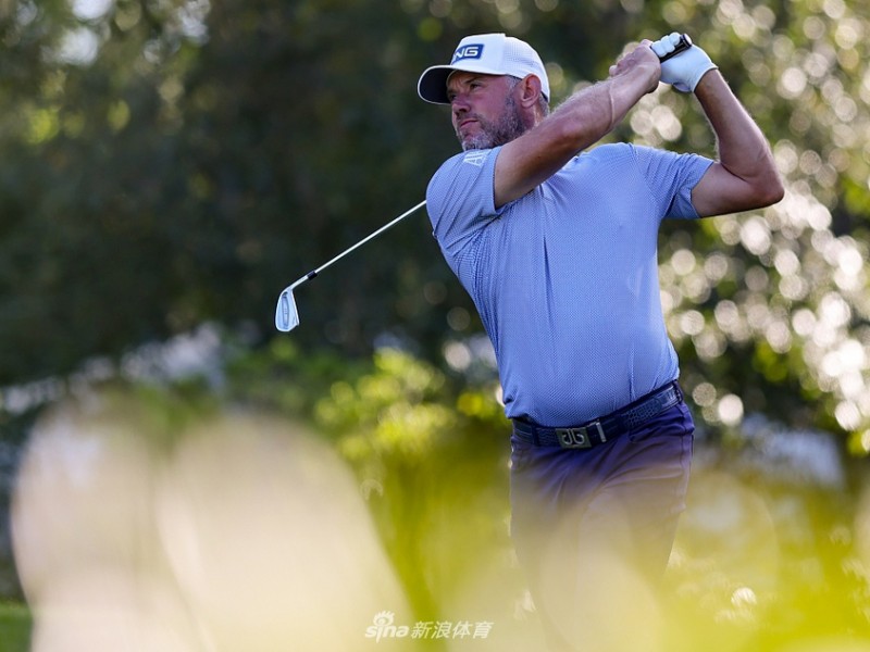 李维斯特伍德领衔群雄 球员锦标赛次轮激战正酣