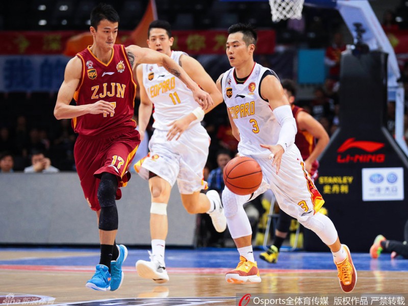 深圳烈豹主场激战，孟铎穿针引线李慕豪霸气怒扣