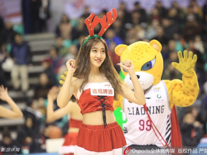 辽宁男篮主场大捷，赛场“鹿女郎”热舞点燃冬日激情