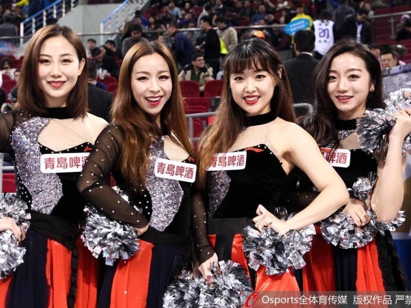 京城赛场上的靓丽风景线 篮球宝贝热舞燃爆五棵松