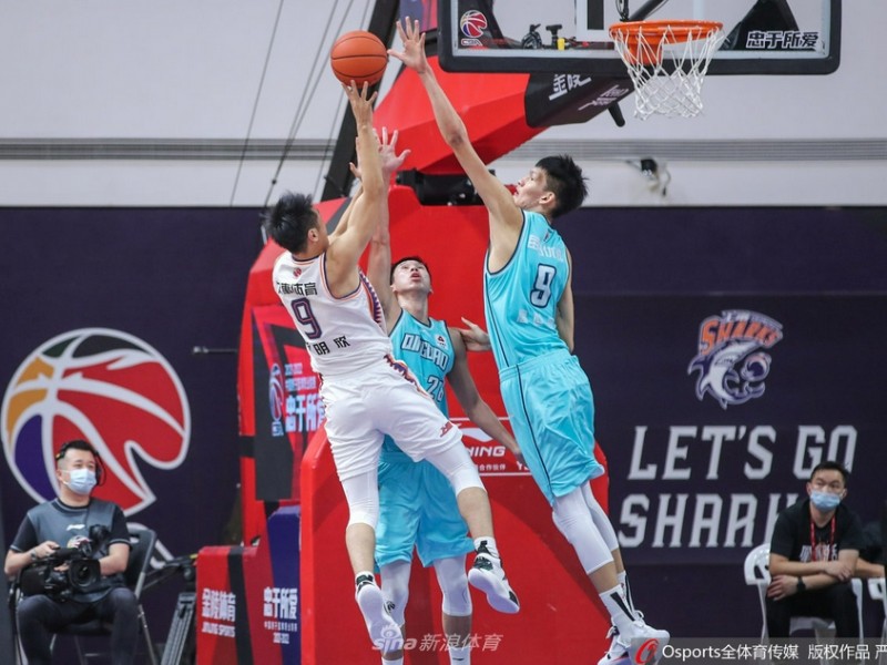 上海久事三十三分大胜青岛每日优鲜，高世鳌另类三双难救主