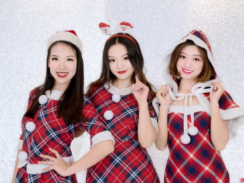 广厦啦啦宝贝圣诞写真喜庆登场送祝福