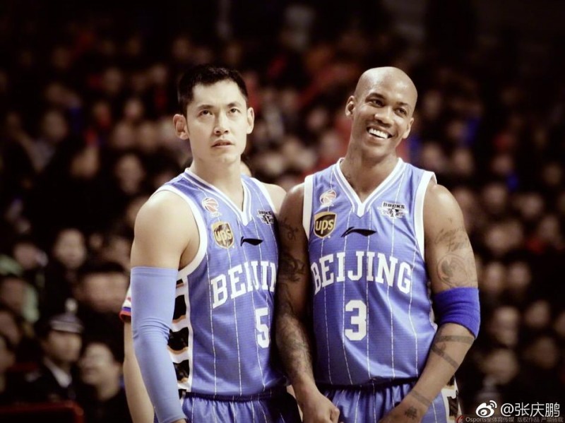 张三疯致敬独狼：战场变换情谊永存，马布里精神永不落幕