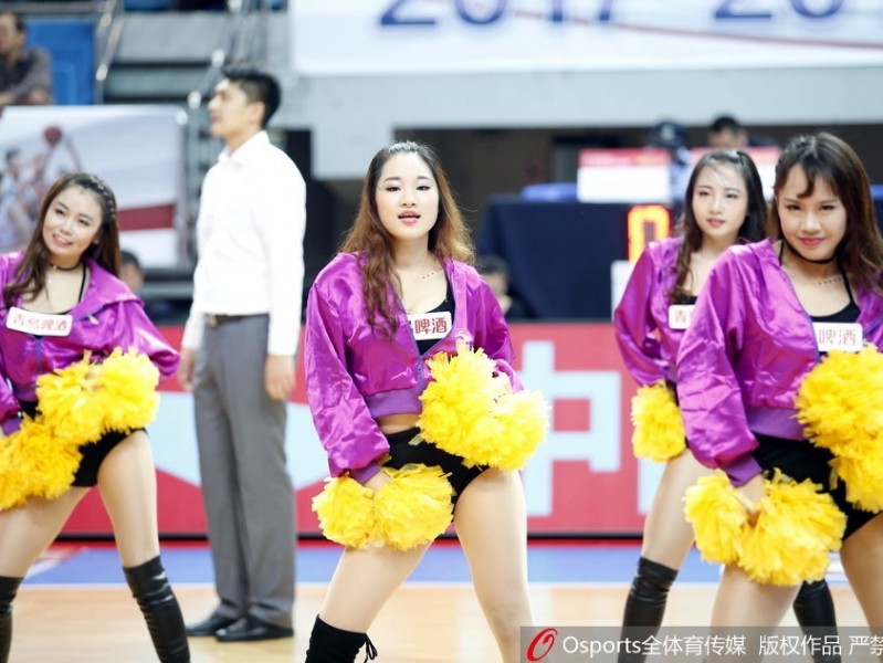 福建浔兴主场大胜山西汾酒 篮球宝贝热舞燃爆晋江