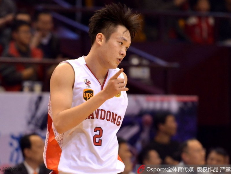 丁彦雨航季后赛神勇无双，周琦伤退难阻新疆扳回一城