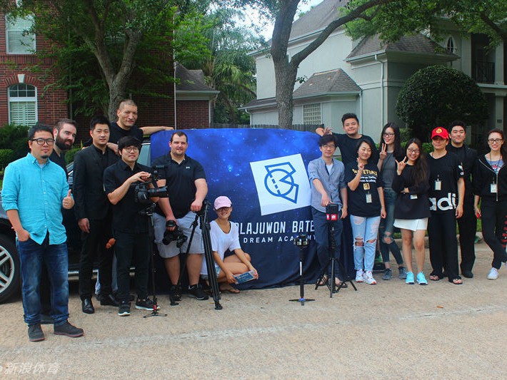 巴特尔倾情助阵篮球少年，真人秀拍摄现场直击“移动长城”的导师风采