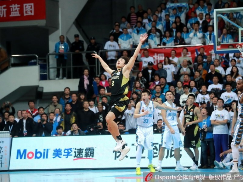 京鲁大战京城蒙羞，丁彦雨航罚球准绝杀率山东客场攻陷首钢