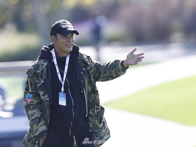 新浪杯高尔夫盛事：明星选手挥杆竞技 任达华现场助阵