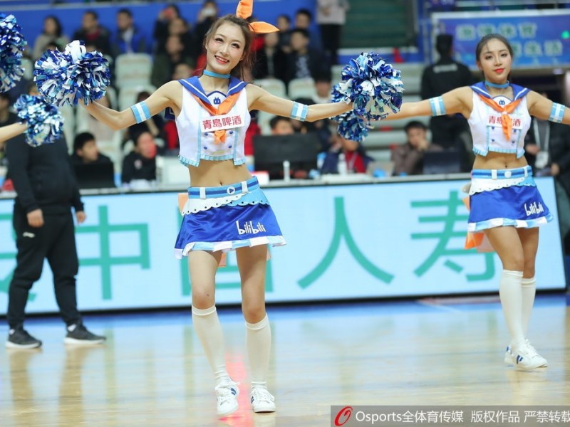 上海滩巅峰对决大鲨鱼吞掉山东男篮，篮球宝贝热舞点燃源深体育馆