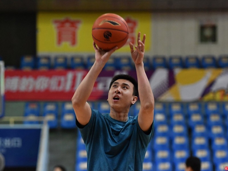 浙江广厦蓄力杭城：回首一七一八赛季的常规赛冠军之路