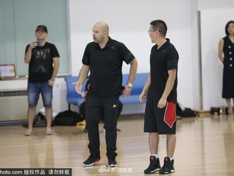 京城篮坛迎新章 首钢众将启征程