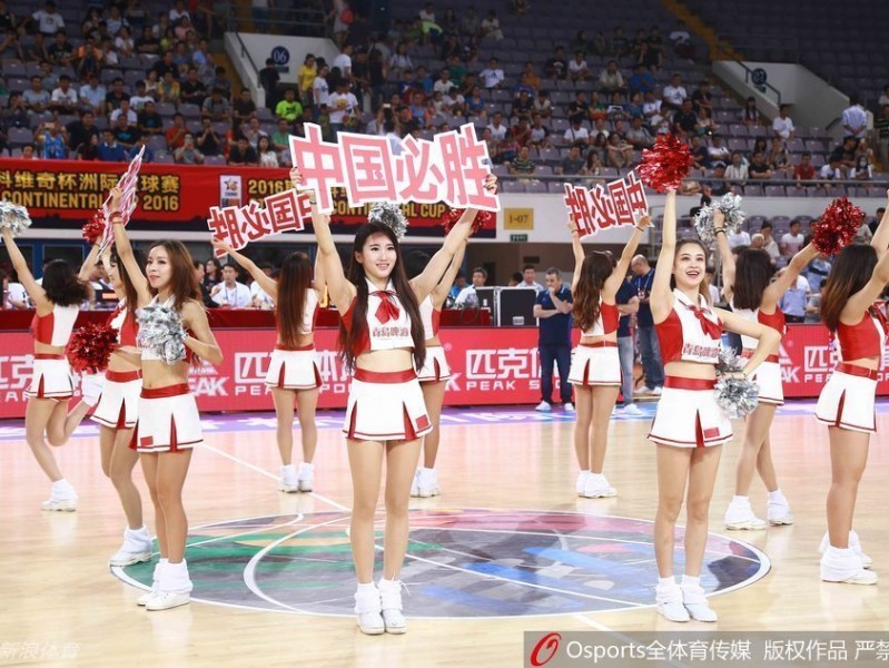 斯坦科维奇杯京城激战 篮球宝贝热舞助燃中国红