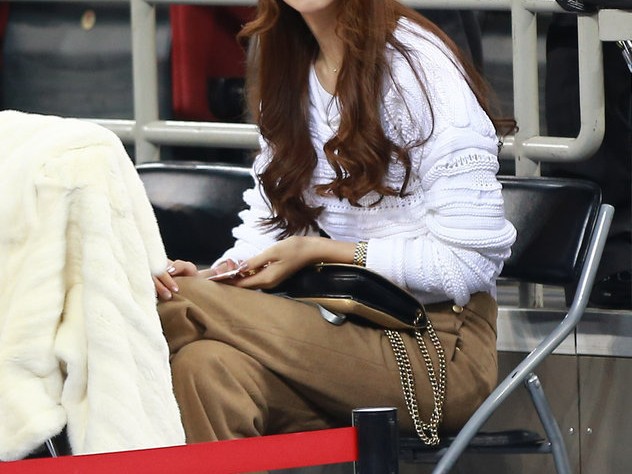 京城美眷闪耀五棵松，孙悦爱妻陈露的CBA季后赛助威记