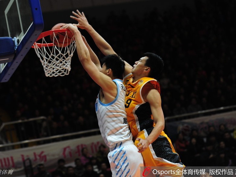 周琦惊天火锅盛宴主导攻防，新疆飞虎力擒山西猛龙