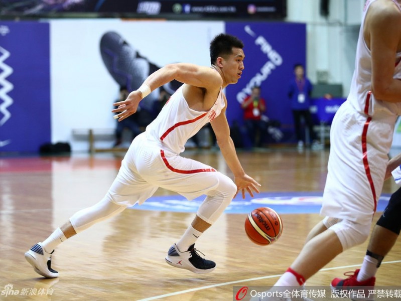男篮世预赛蓝队客场狂胜中国香港 全队六人得分上双