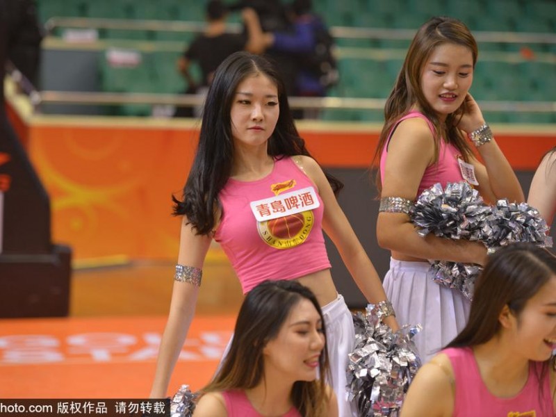 山东高速主场狂胜北控 篮球宝贝赛后绽放最美笑容