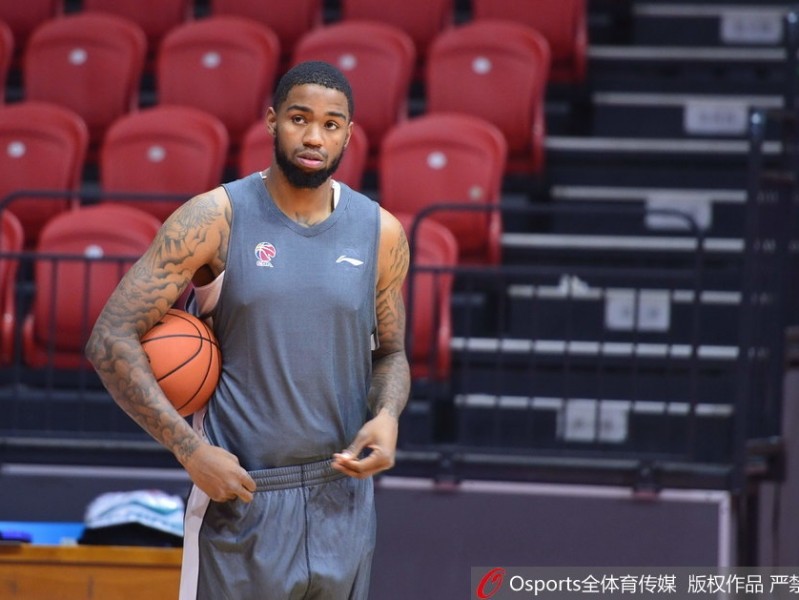 火箭旧臣肖恩朗空降乌鲁木齐 搭档周琦前队友撑起新疆内线希望