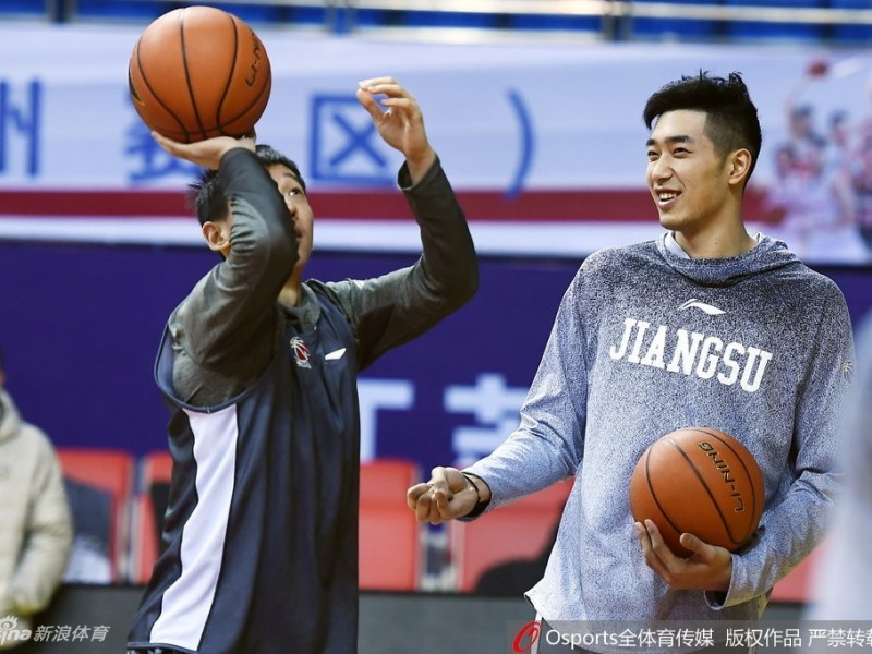 江苏肯帝亚内线支柱吴冠希：赛场硬汉场外人生赢家