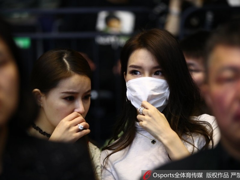 闪耀鹏城：周鹏爱妻领衔太太团助阵，二〇一八CBA全明星赛南区明星队力克北区