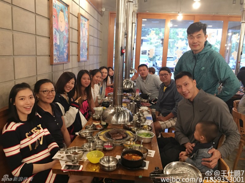 美国聚首温情满满：王仕鹏生日宴上的宏远兄弟情与篮球传承