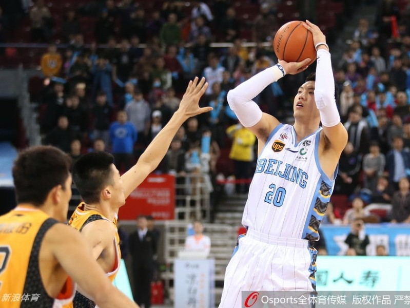 京城铁骑狂飙三分雨，团队篮球大胜山西