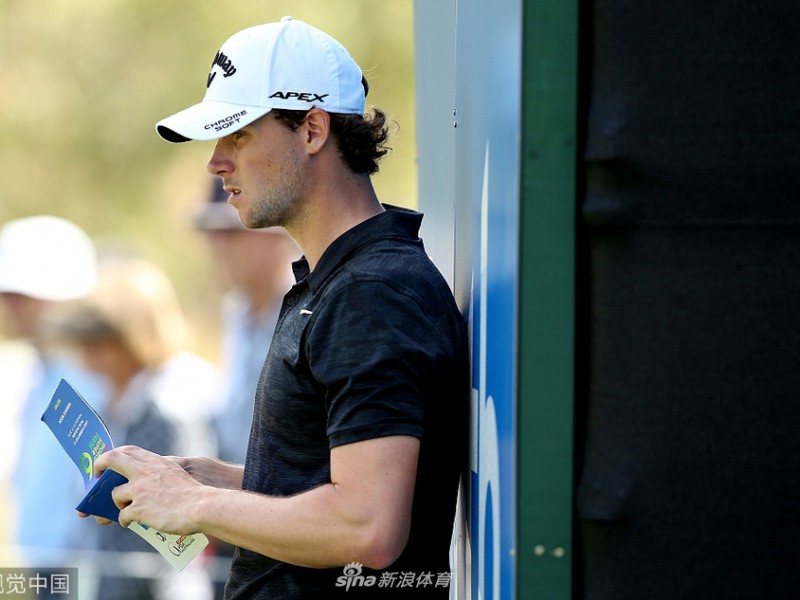 珀斯超级六洞赛激战正酣 袋鼠伴球手共舞独特风景