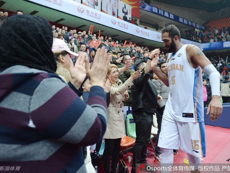 哈达迪神勇准三双 四川主场攻克齐鲁劲旅