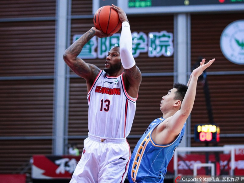 京粤烽烟再起：广东宏远逆转头名之争，诸暨赛场重燃呐喊声