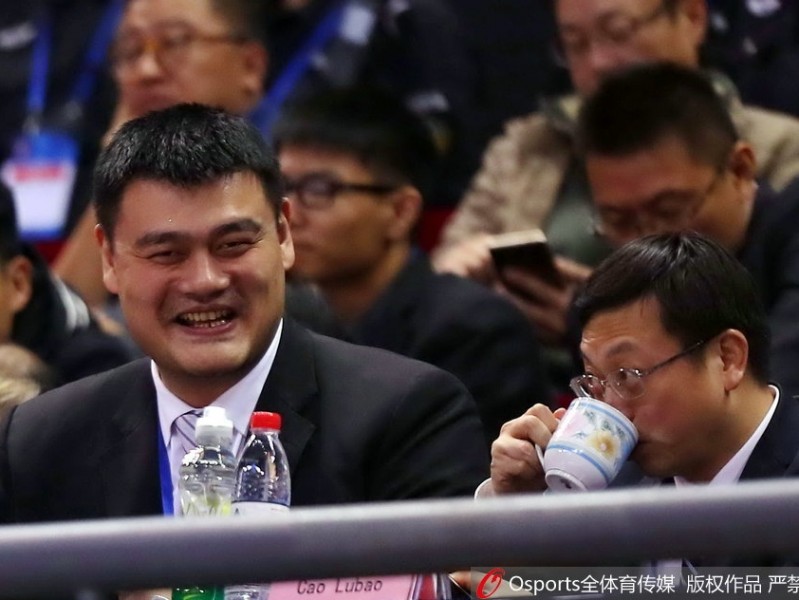 姚明现身督战新馆启航，男篮红队残阵轻取香港取世预赛开门红