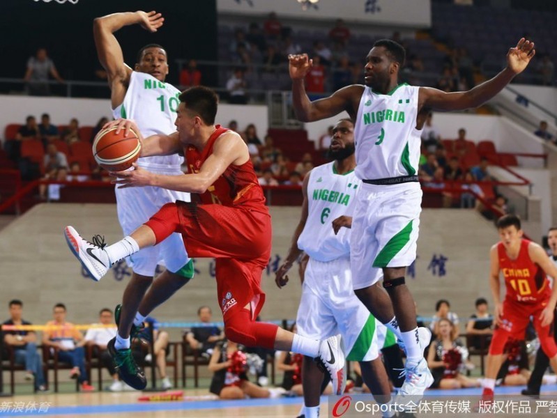 重温热血篇章：郭艾伦的突分与王哲林的大帽，那是中国男篮的青春风暴