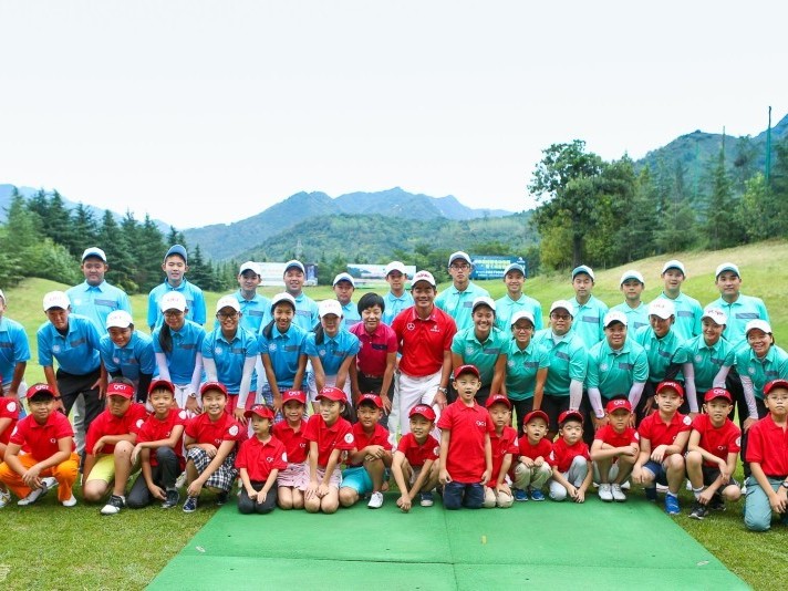 两岸青苗挥杆海峡杯 梁文冲言传身教促融合